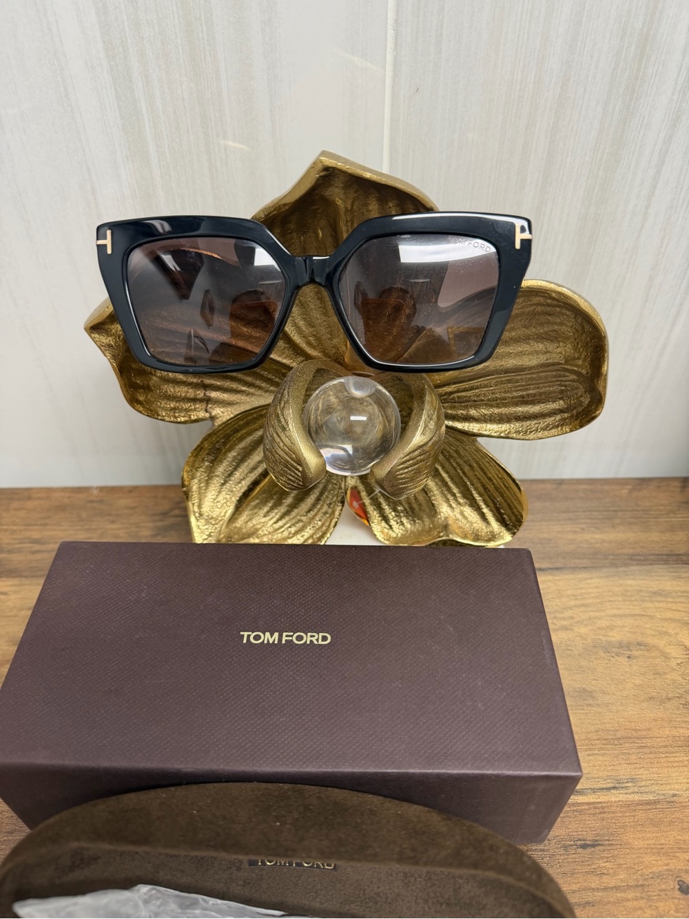 Tom Ford Black Square Gradient Women's Sunglasses with Gold Accents - Picture 3 of 14